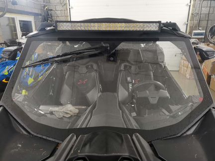 Лобовое стекло Can am Maverick X3 с дворником