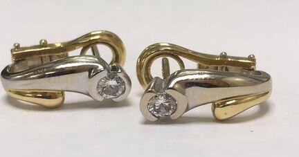 Золотые серьги 750 пробы с бриллиантами