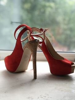 Босоножки Guess