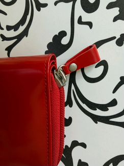 Красный кошелёк, новый