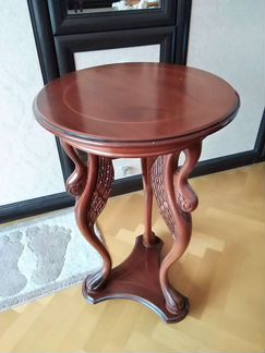 Столик туалетный