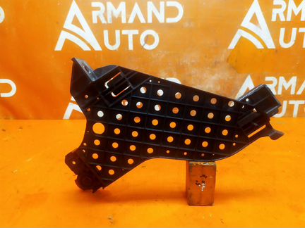 Кронштейн фары правый Audi Q3 1 8U 2011-2018