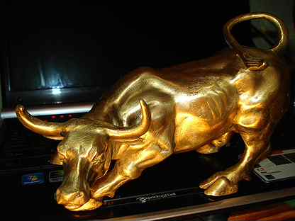 Медный бык купить 1488. Фигурка "золотой бык" 4994506. Золотой Телец статуэтка. Золотой Телец фигурка из бронзы. Печать золотого тельца.