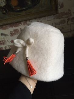 Шерстяная шляпка 54