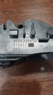 Кронштейн ручки двери задний левый Porsche Macan