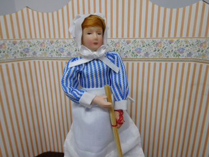 Горничная, служанка для кукольного дома 1к12