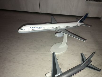 Модели самолётов Boeing 757, 787 Dreamliner