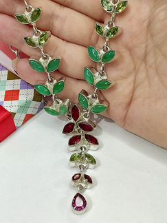 Колье с гранатами, перидотами и хризопразом, 925