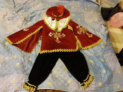 Новогодний костюм мушкитера