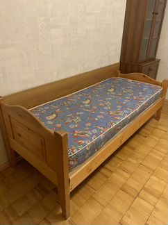 Кровать