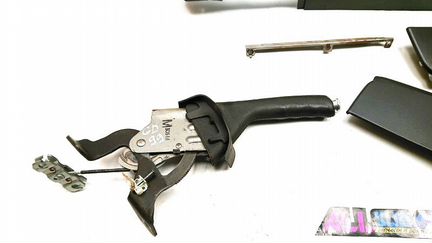 Центральная консоль, подлокотник, борода Subaru