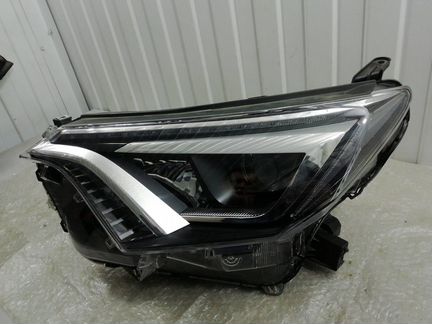 Фара LED без дефектов передняя левая Toyota Rav 4