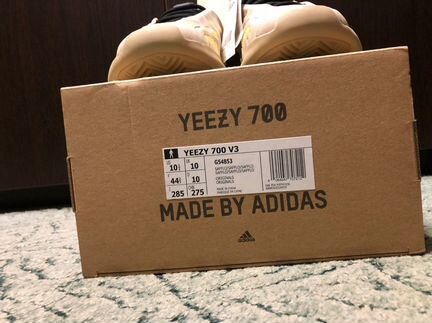 Adidas yeezy boost 700 v3 safflower 10,5US