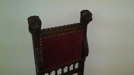 Антикварное дамское кресло