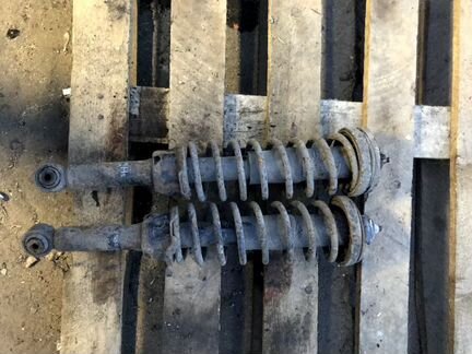 Стойка амортизатора задняя Honda Integra DC1 ZC