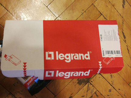 Розетки встраиваемые Legrand
