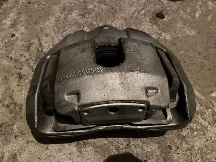 Суппорт тормозной правый передний BMW E60 Е65 3.0