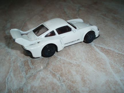 Модели Авто Porsche 934.5 и Chevrolet Corvette