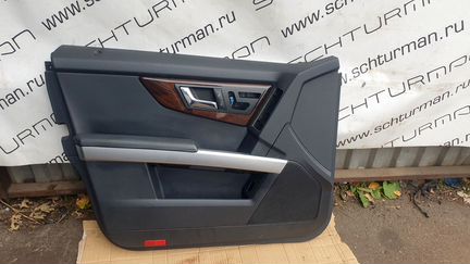 Обшивка передней левой двери на Mercedes X204 GLK