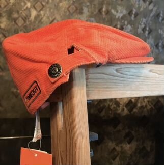 Кепка яркая новая