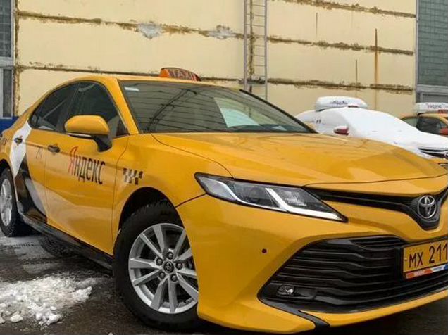 Toyota Camry в аренду автомобиль под такси в Санкт-Петербурге цены