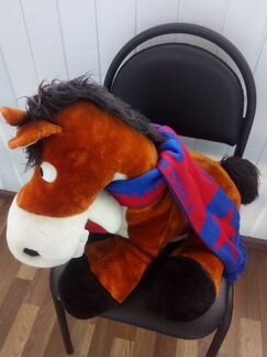 Конь плюшевый, гнедой масти, с шарфом цска