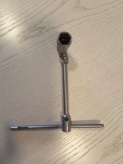 Ключ свечной 21 с карданным механизмом