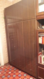 Шкаф трехстворчатый полированный
