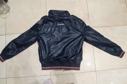 Ветровку ф. Ferrari (Италия) т.синего цвета